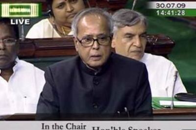 Pranab backs PM, says can't go to war with Pak