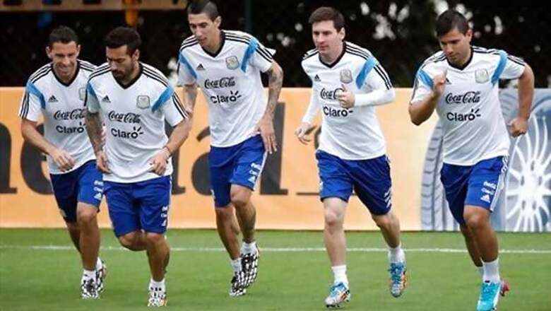Lavezzi challenging Higuain in Argentina attack