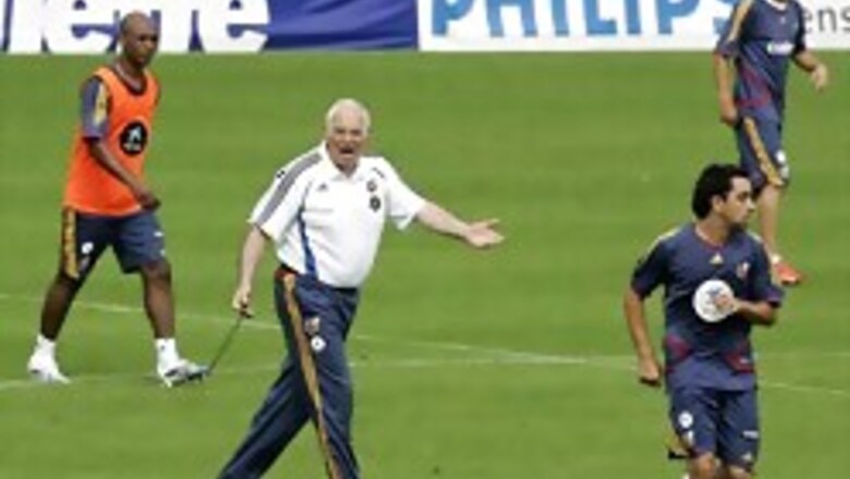Spain lose again, but Aragones calm