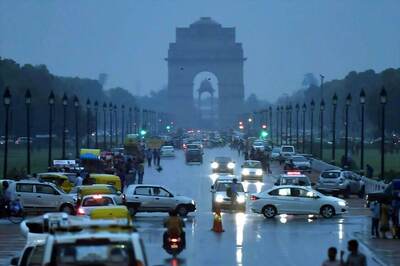 Mercury Dips Once Again as Delhi Witnesses Scattered Rains, 18 Flights Taking off From Capital Cancelled