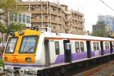 Mumbai Local Will Resume from August 15; Here's What You Need to Do to Board the Service