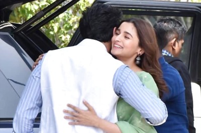 Are You A Hugger And Miss 'Jadoo Ki Jhappi' Amid Social Distancing?