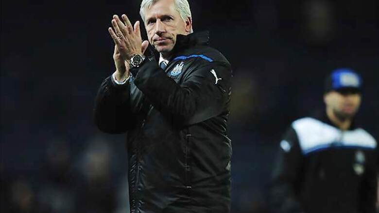 Pardew apologises for 'stupid' push on official