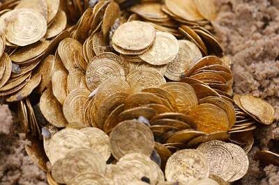 As Prices Soar Amid Fresh Tariffs on Chinese Imports, Here's Why Gold Prices React to US Federal Reserve