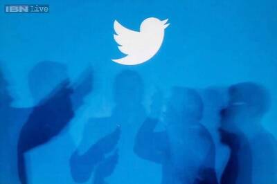 Twitter learns from Facebook's IPO mistakes, makes different choices from its rival