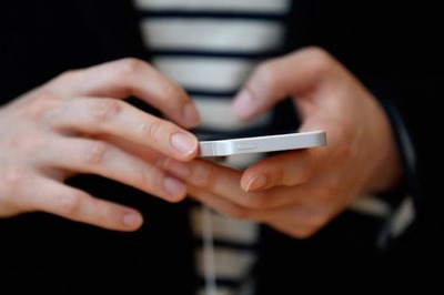 Smartphone User Base in India Crosses 300 Million: Report