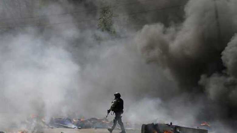 Ukraine accuses Russia of sending in tanks, escalating crisis