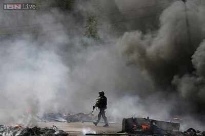 Ukraine accuses Russia of sending in tanks, escalating crisis