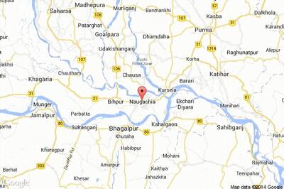 Driver killed, 2 policemen injured after their jeep rams into a truck