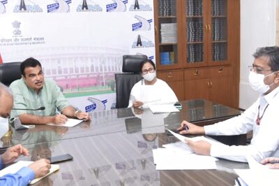 Mamata Meets Nitin Gadkari in Delhi to Push for Road, Infra Projects in West Bengal
