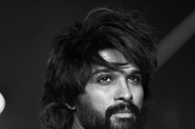 Allu Arjun Looks Uber-Cool In An All Black Attire As He Gets Snapped By Paps In Mumbai