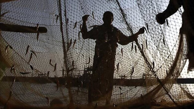 BSF arrests 30 Pakistani fishermen near Padala creek