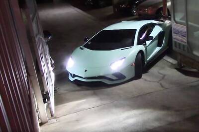 Justin Bieber Struggles to Drive His Lamborghini Aventador out of a Parking Lot [Video]