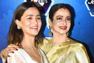 Alia Bhatt Blushes As Rekha Holds Her Close, Kisses Her On Dadasaheb Phalke Award Red Carpet; Watch