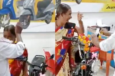 'Humsafar': Desi Man Innocently Puts Garland on Wife Instead of New Two-wheeler