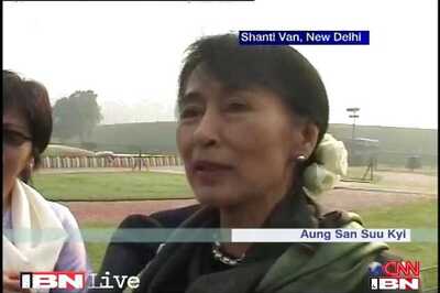 Suu Kyi discusses Myanmar's reconciliation process with PM