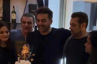 Salman Khan Joins Sohail and Arpita, Sings 'Happy Birthday' For Brother Arbaaz; Video Goes Viral