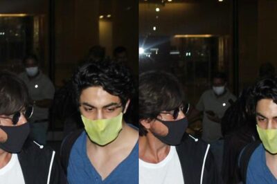 Aryan Khan Protects SRK From a Desperate Fan, Impressed Netizens Call Him 'Responsible and Caring'