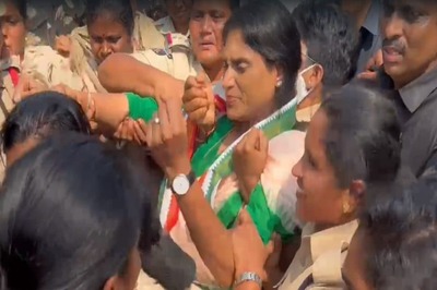 Police Detains YS Sharmila During 'Chalo Secretariat' March Against YSRCP Govt