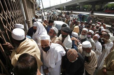 Pakistan's Coronavirus Cases Go Above 4,000 Mark as Death Toll Stands at 54