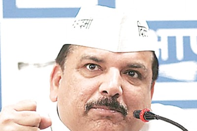 Sack Delhi LG for Illegal Award of Contract to Daughter During His Term at KVIC: AAP to PM