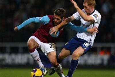 Giggs goal sees Manchester United defeat West Ham