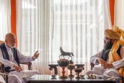 Former Afghan President Hamid Karzai Meets Taliban Faction Chief Amid Efforts to Form Govt