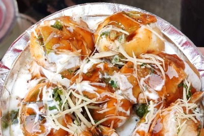 For Bhalle Papri and Navratri Aloo Chaat, Munnalal Dahi-Bhalle is The Place in Delhi