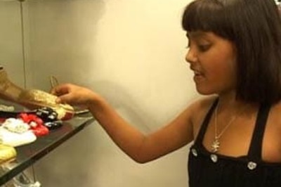 Slumdog kid Rubina in a TV commercial with Kidman