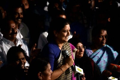 Sasikala Camps Overnight With MLAs at Luxury Resort; Morning Brings SC Verdict