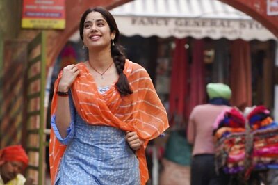 Janhvi Kapoor Resembles Sridevi in First Look of Aanand L Rai's 'Good Luck Jerry'