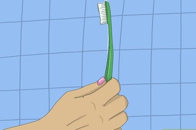 How to Avoid Gagging While Brushing Your Tongue