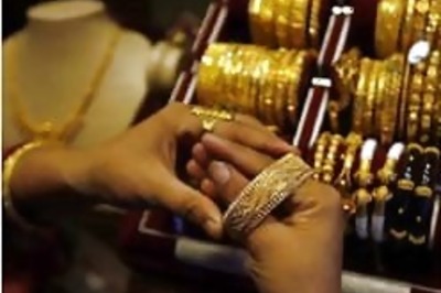 Erratic gold spooks consumers this festive season