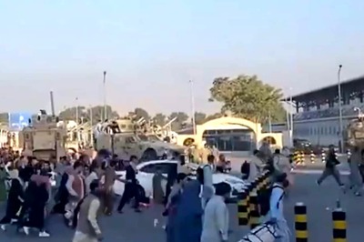 WATCH | Thousands of Afghans, With or Without Visa, Rush to Kabul Airport in Hope of Flying Out