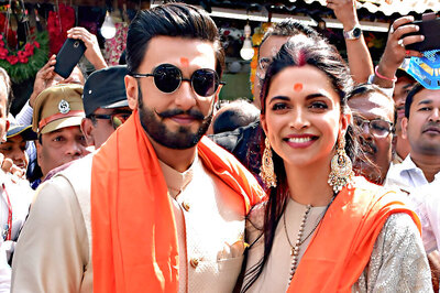 Deepika Padukone-Ranveer Singh's Photoshopped Image Promoting BJP Goes Viral