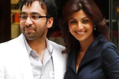 Shilpa dances on Chandni's song, Raj imitates MJ