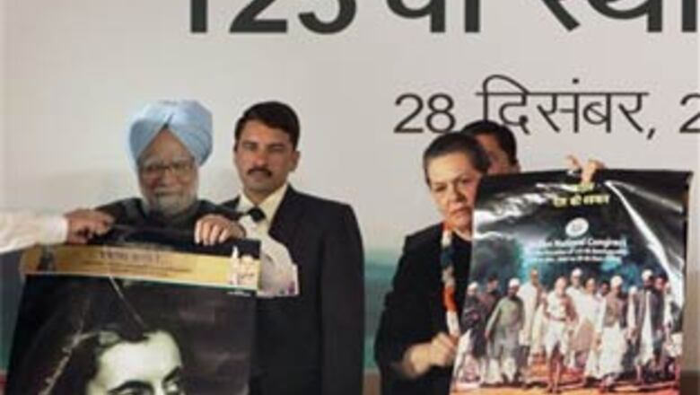 Sonia praises Manmohan Singh's leadership