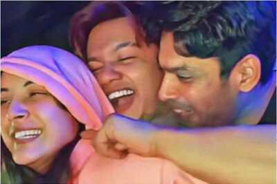 Sidharth Shukla and Shehnaaz Gill Party Hard in Goa, Dance to 'Shona Shona'