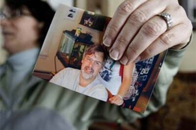 US crew beat Somali pirates, retakes ship