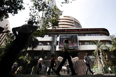 Sensex up 171 on short covering