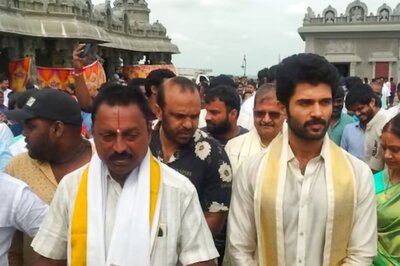 Vijay Deverakonda Visits Sri Lakshmi Narasimha Swamy Temple To Seek Blessings For Kushi's Success