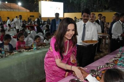 Nita Ambani Serves Food to 3,000 Underprivileged Kids at 'Anna Seva' to Ring in 60th Birthday