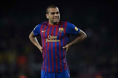 Barca's Alves out injured for up to three weeks