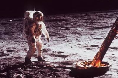 Apollo 11 astronauts look beyond moon, toward Mars