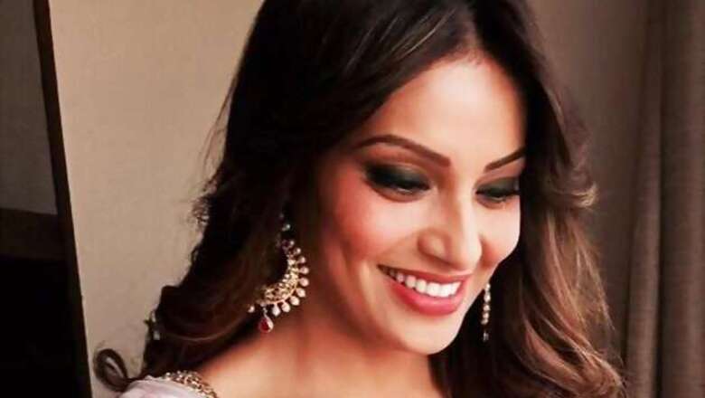 Look of the day: Bipasha Basu looks pretty in pink anarkali by Manish Malhotra