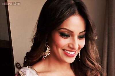 Look of the day: Bipasha Basu looks pretty in pink anarkali by Manish Malhotra