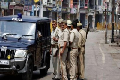 UP Police Seals Borders in Efforts to Nab Gangster Vikas Dubey, Abandoned Cars Queer Pitch
