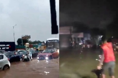 Bengaluru Motorists Stranded in Waterlogged Roads Surface as IT Capital Drowns in Heavy Rains