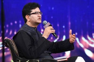 Prasoon Joshi Pens Poem In Support Of COVID-19 Lockdown