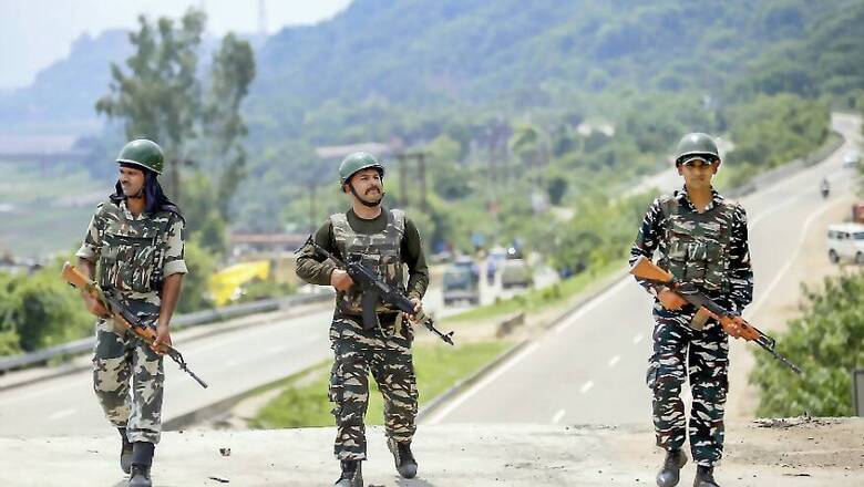 Pakistan Resorts to Heavy Shelling Along LoC in Two Sectors in Poonch